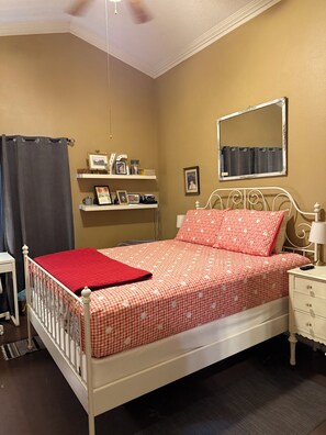 3 soverom, strykejern/-brett, wi-fi og sengetøy