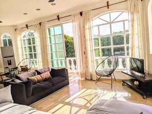 Smart TV - Sleeps 16 1min walk to Beach and 5th Av Pool at VOPDC villas of playa del carmen (Playa del Carmen)