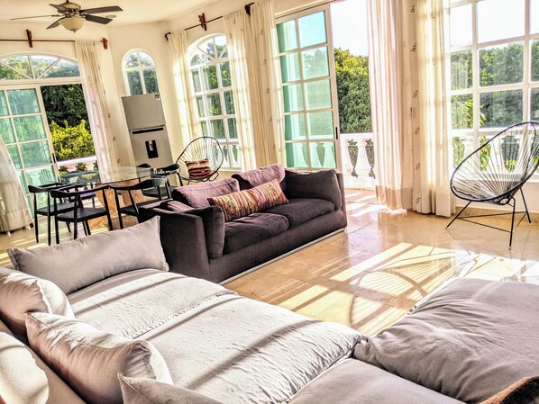 Smart TV - Sleeps 16 1min walk to Beach and 5th Av Pool at VOPDC villas of playa del carmen (Playa del Carmen)