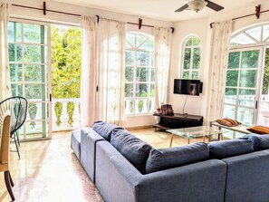 Smart TV - Sleeps 16 1min walk to Beach and 5th Av Pool at VOPDC villas of playa del carmen (Playa del Carmen)