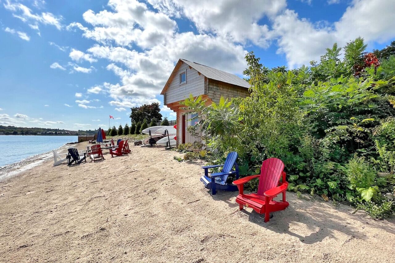 Una spiaggia nelle vicinanze
