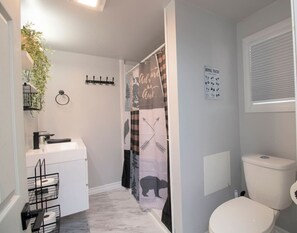 Hårtørrer, håndklæder, Shampoo, Toiletpapir