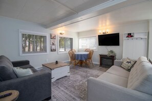 Smart TV, books, stereo, offices