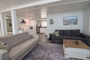Smart TV, books, stereo, offices