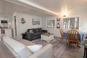 Smart TV, books, stereo, offices