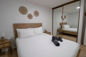 4 Schlafzimmer, Schreibtisch, Bügeleisen/Bügelbrett, Reisekinderbett