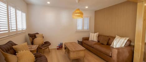 Smart TV, fireplace, books