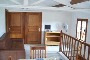 Living area - Detached house in a property at the entrance to the Restonica valley (Corte)