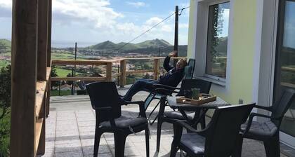 A casa do vale - Cozy vacation home in the hills above Horta.