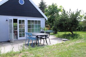 Outdoor dining - Cozy fisherman's house in Tisvildeleje (Tisvilde)