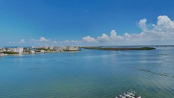 Condo (1 Bedroom) | Property amenity