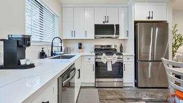 Coffee/tea maker, fridge, microwave, oven