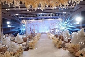 屋内結婚式場