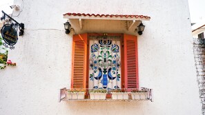 Exterior detail - Charming 1-bedroom villa in delightful Lucknow with AC (Lucknow)