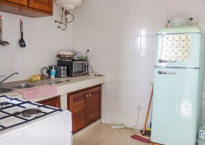 Private kitchen - Comfortable and modern furnished apartment in the center of Douala (Douala)