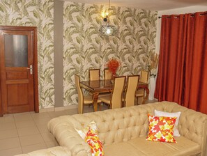 Living area - Comfortable and modern furnished apartment in the center of Douala (Douala)