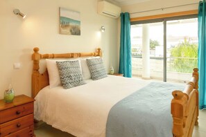 3 chambres, fer et planche à repasser, Wi-Fi gratuit, draps fournis