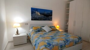 1 slaapkamer, een strijkplank/strijkijzer, reisbedje, gratis wifi