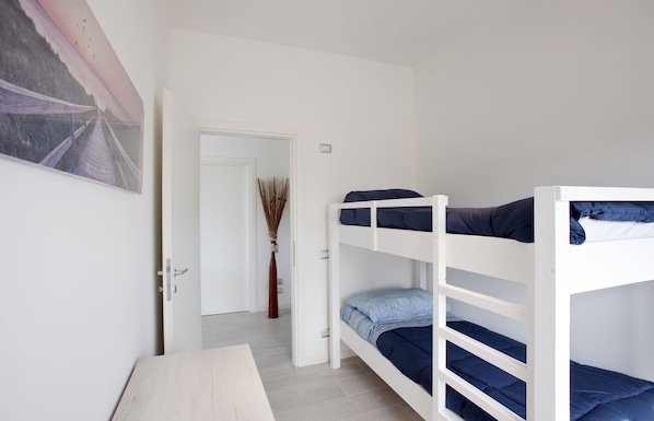 2 bedrooms, iron/ironing board, travel cot, free WiFi