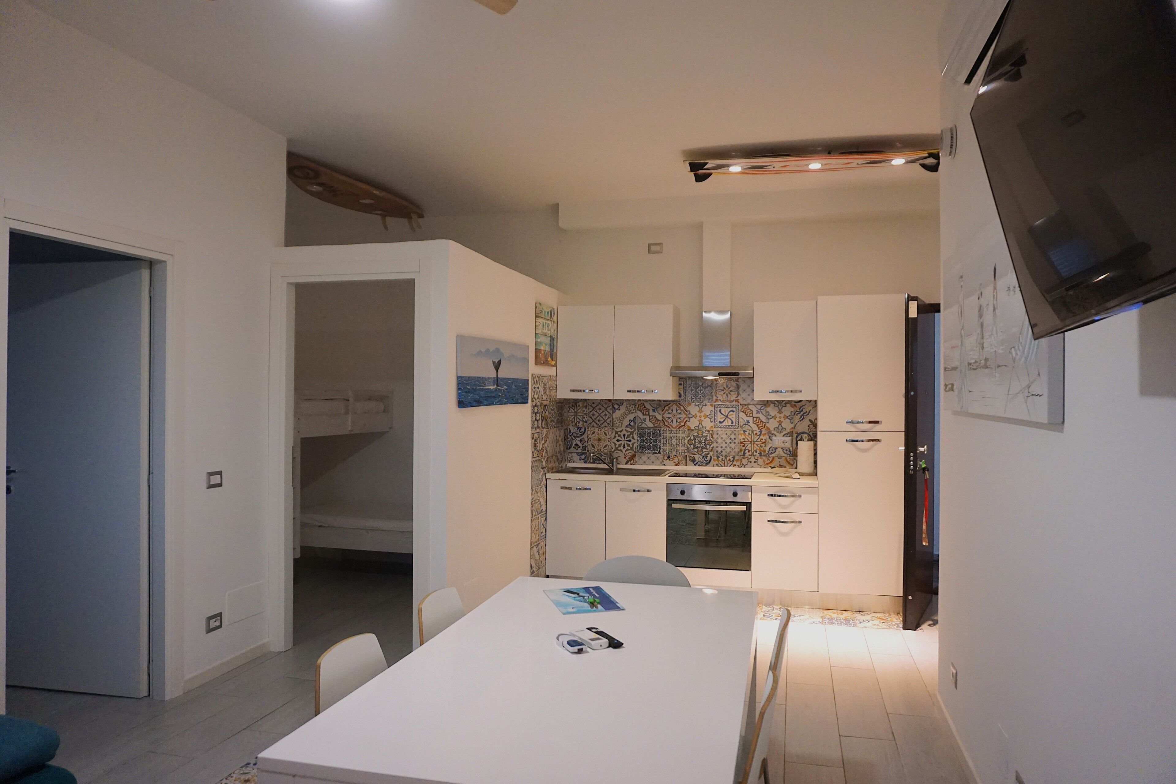 Fridge, oven, stovetop, coffee/tea maker