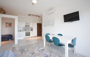 Dining - Apartment for family with children, 200 mt from the sea (anzio)