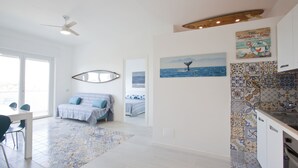 Room - Apartment for family with children, 200 mt from the sea (anzio)
