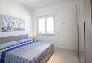 1 bedroom, iron/ironing board, travel cot, free WiFi - Apartment 2-3 persons with small balcony private parking 200m from the sea (anzio)
