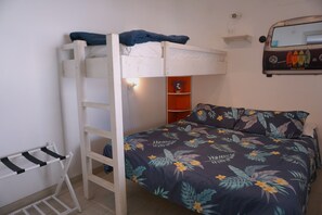 2 bedrooms, iron/ironing board, travel cot, free WiFi