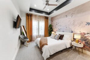 4 slaapkamers, een strijkplank/strijkijzer, reisbedje, gratis wifi