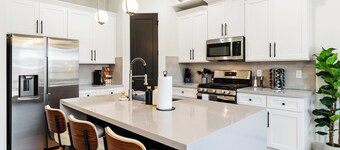 Luxe Houston Retreat • Hot Tub • Gazebo • Games • Near NRG Stadium & Med Center