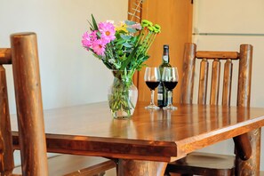 Dining - Waterfront Getaway in Prince Edward County (Milford)