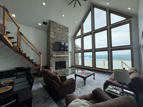 Diamond Bluff Lodge on Greers Ferry Lake