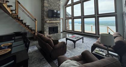 Diamond Bluff Lodge on Greers Ferry Lake