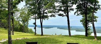 Diamond Bluff Lodge on Greers Ferry Lake