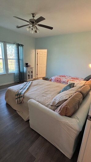 2 bedrooms, free WiFi, bed sheets, wheelchair access