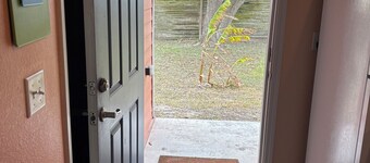 Beachy Keen Cottage on XL lot with Fire Circle, 1.5 blocks from Bayfront & Pier