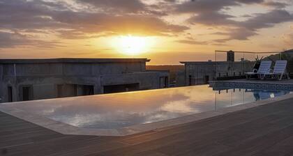 Club 37 @ Whitehouse Beach Club, 3bedroom WIFI, Pool and other modern amenities