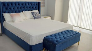 3 habitaciones, tabla de planchar con plancha, wifi y ropa de cama 