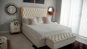 3 habitaciones, tabla de planchar con plancha, wifi y ropa de cama 