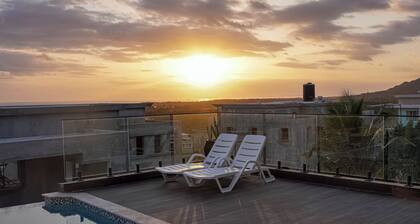 Club 37 @ Whitehouse Beach Club, 3bedroom WIFI, Pool and other modern amenities