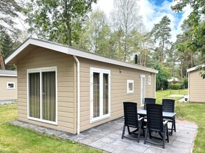 Outdoor dining - Chalet in Valthe Near Emmen Zoo (Beekbergen)