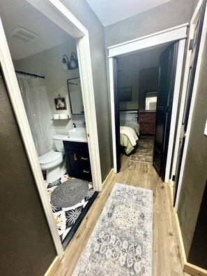 3 bedrooms, travel crib, WiFi, bed sheets - Cozy 3 Bed & 1.5 Bath near downtown, ferries and the waterfront in Port Orchard (Port Orchard)