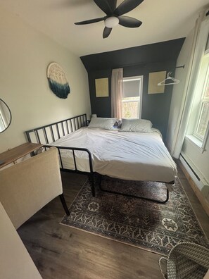 3 bedrooms, travel crib, WiFi, bed sheets