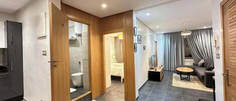 1 habitación, tabla de planchar con plancha, wifi y ropa de cama