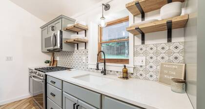 Berkshires Cabin: Lake Beach Hot Tub - TheWildeBNB