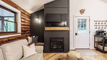 TV, fireplace, stereo