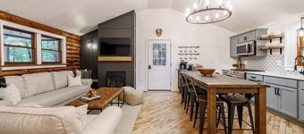 Berkshires Cabin: Lake Beach Hot Tub - TheWildeBNB