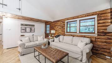 Fernseher, Kamin, Stereoanlage