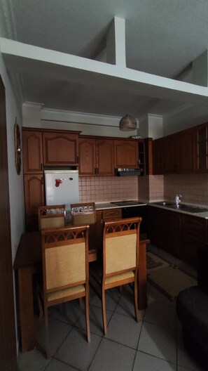 Fridge, oven, stovetop, toaster