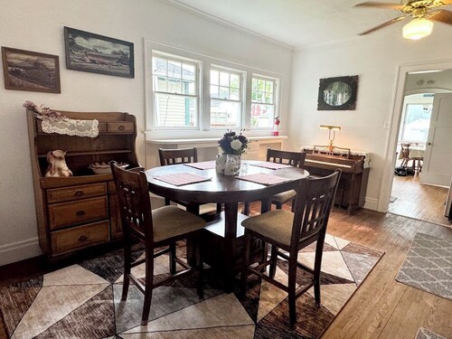 2-bedroom corporate apartment in delightful Ottumwa with AC, WiFi